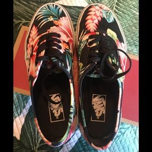 Vans Hawaiian print women’s 8.5 sneakers